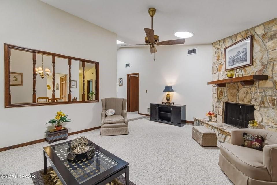 For Sale: $249,900 (2 beds, 2 baths, 1439 Square Feet)