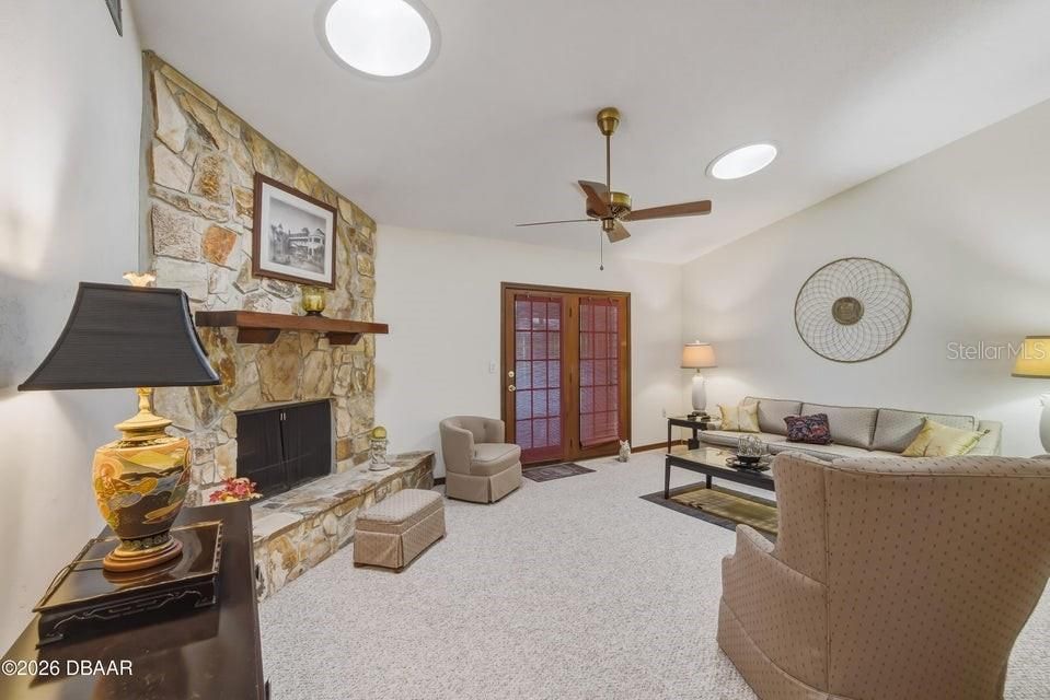For Sale: $249,900 (2 beds, 2 baths, 1439 Square Feet)