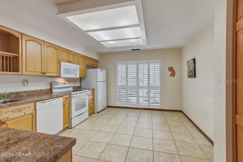 For Sale: $249,900 (2 beds, 2 baths, 1439 Square Feet)