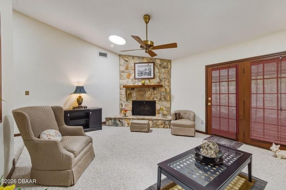 For Sale: $249,900 (2 beds, 2 baths, 1439 Square Feet)