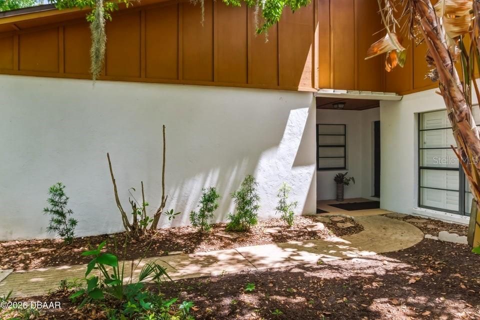 For Sale: $249,900 (2 beds, 2 baths, 1439 Square Feet)