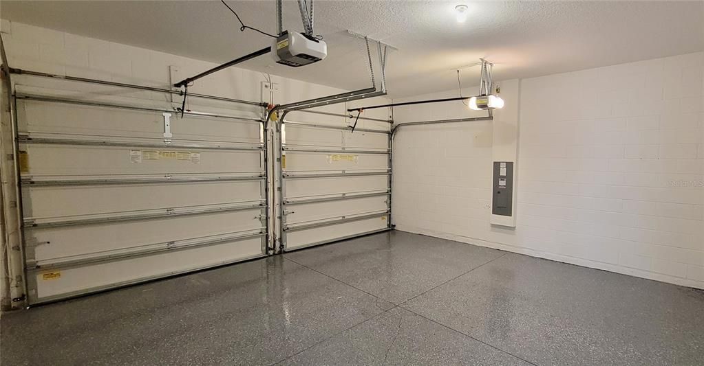 Activo con contrato: $3,275 (4 camas, 3 baños, 2665 Pies cuadrados)