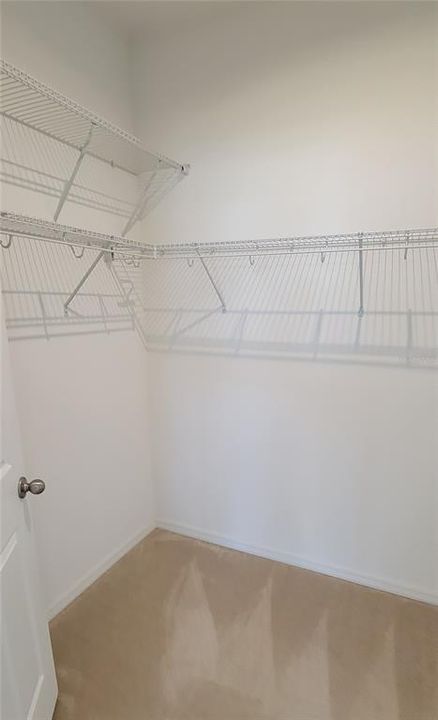 Activo con contrato: $3,275 (4 camas, 3 baños, 2665 Pies cuadrados)