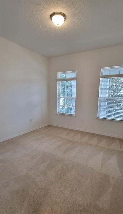 Activo con contrato: $3,275 (4 camas, 3 baños, 2665 Pies cuadrados)
