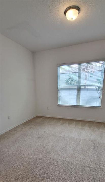 Activo con contrato: $3,275 (4 camas, 3 baños, 2665 Pies cuadrados)