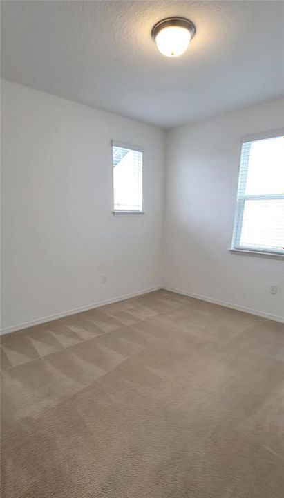 Activo con contrato: $3,275 (4 camas, 3 baños, 2665 Pies cuadrados)