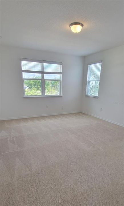 Activo con contrato: $3,275 (4 camas, 3 baños, 2665 Pies cuadrados)