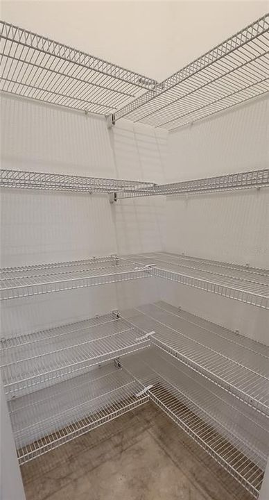 Activo con contrato: $3,275 (4 camas, 3 baños, 2665 Pies cuadrados)