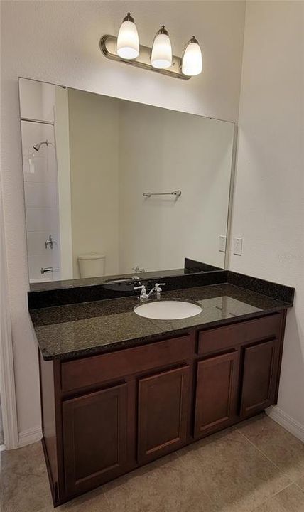 Activo con contrato: $3,275 (4 camas, 3 baños, 2665 Pies cuadrados)