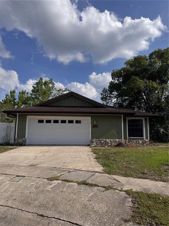 Vendido Recientemente: $325,000 (4 camas, 2 baños, 1571 Pies cuadrados)