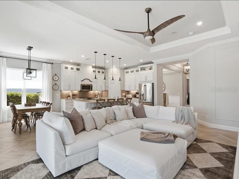 En Venta: $950,000 (3 camas, 2 baños, 2107 Pies cuadrados)