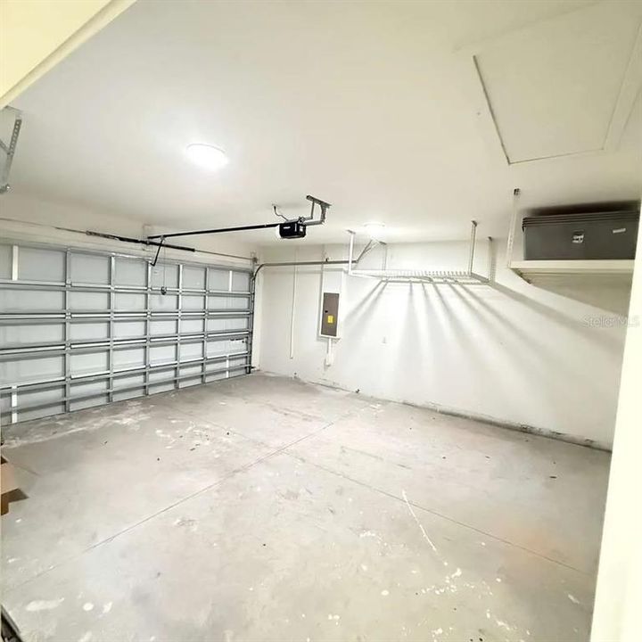 Под контрактом: $3,395 (3 спален, 2 ванн, 2000 Квадратных фут)