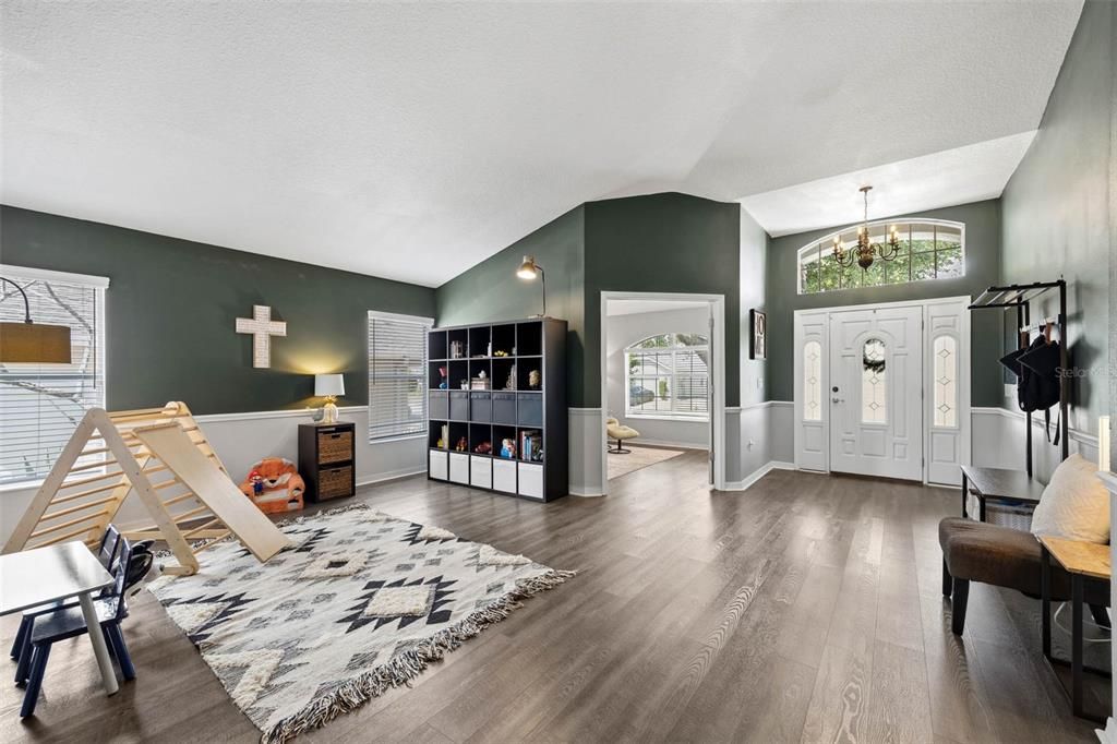 For Sale: $400,000 (4 beds, 3 baths, 2653 Square Feet)