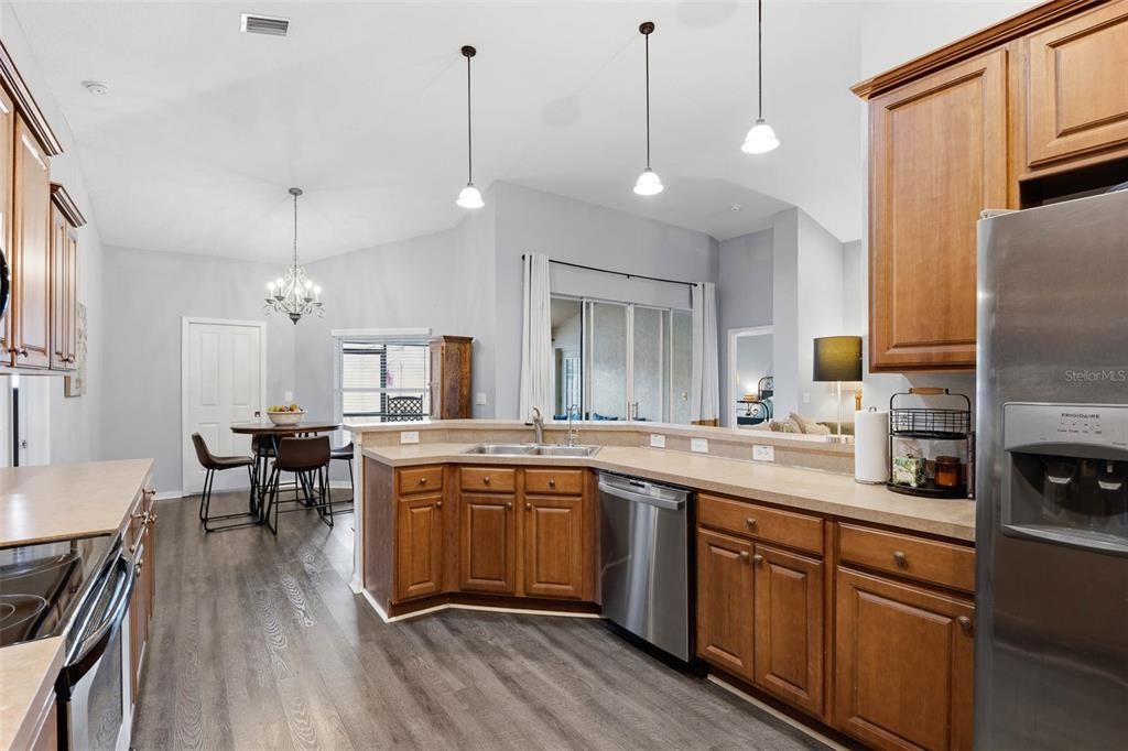 For Sale: $400,000 (4 beds, 3 baths, 2653 Square Feet)