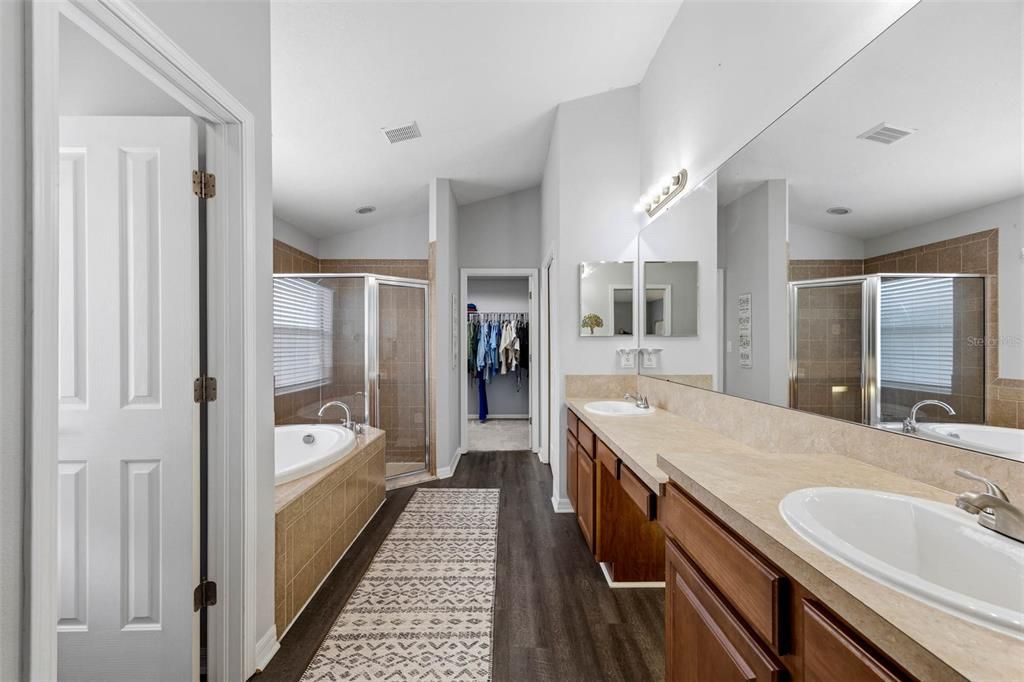 For Sale: $400,000 (4 beds, 3 baths, 2653 Square Feet)