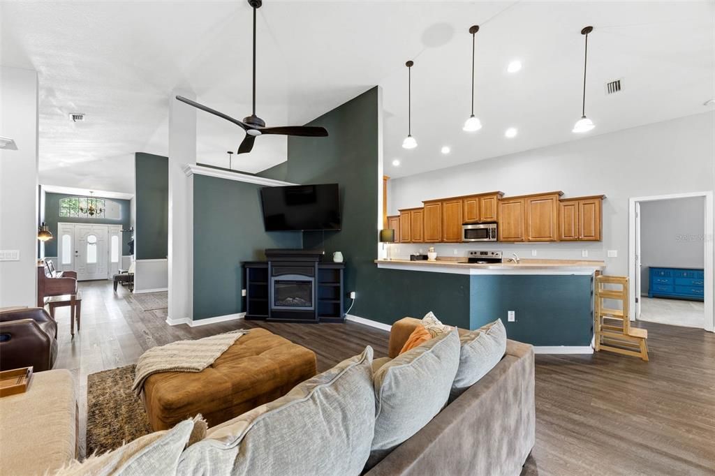 For Sale: $400,000 (4 beds, 3 baths, 2653 Square Feet)