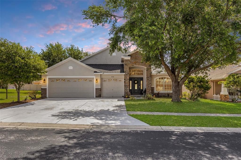 For Sale: $400,000 (4 beds, 3 baths, 2653 Square Feet)