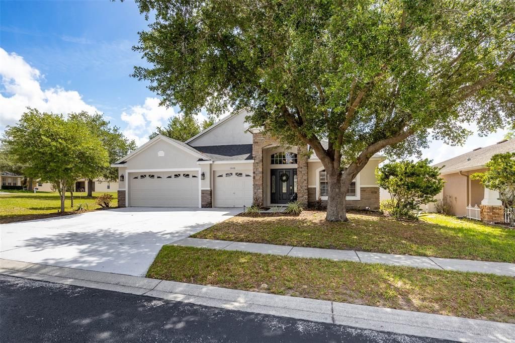For Sale: $400,000 (4 beds, 3 baths, 2653 Square Feet)