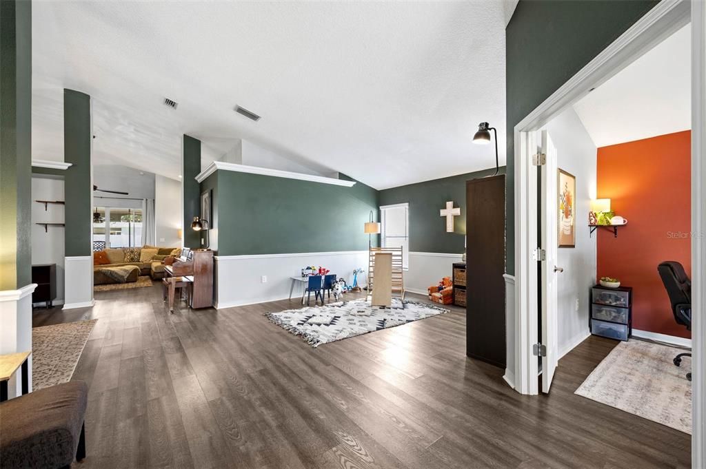 For Sale: $400,000 (4 beds, 3 baths, 2653 Square Feet)