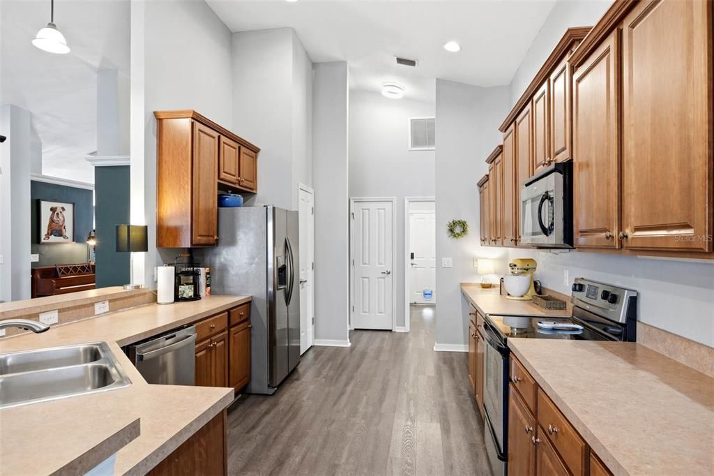 For Sale: $400,000 (4 beds, 3 baths, 2653 Square Feet)