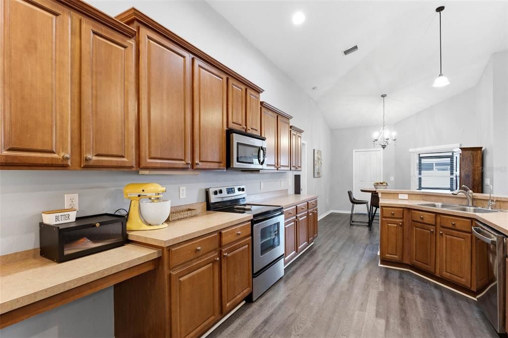For Sale: $400,000 (4 beds, 3 baths, 2653 Square Feet)