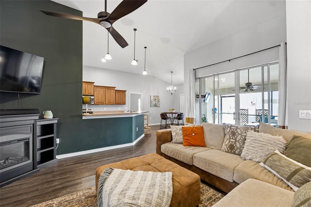 For Sale: $400,000 (4 beds, 3 baths, 2653 Square Feet)