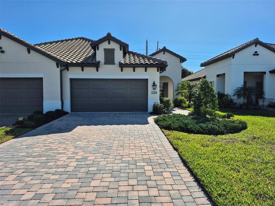 Recently Sold: $345,000 (2 beds, 2 baths, 1638 Square Feet)