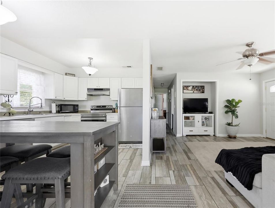 For Sale: $329,900 (3 beds, 1 baths, 1200 Square Feet)