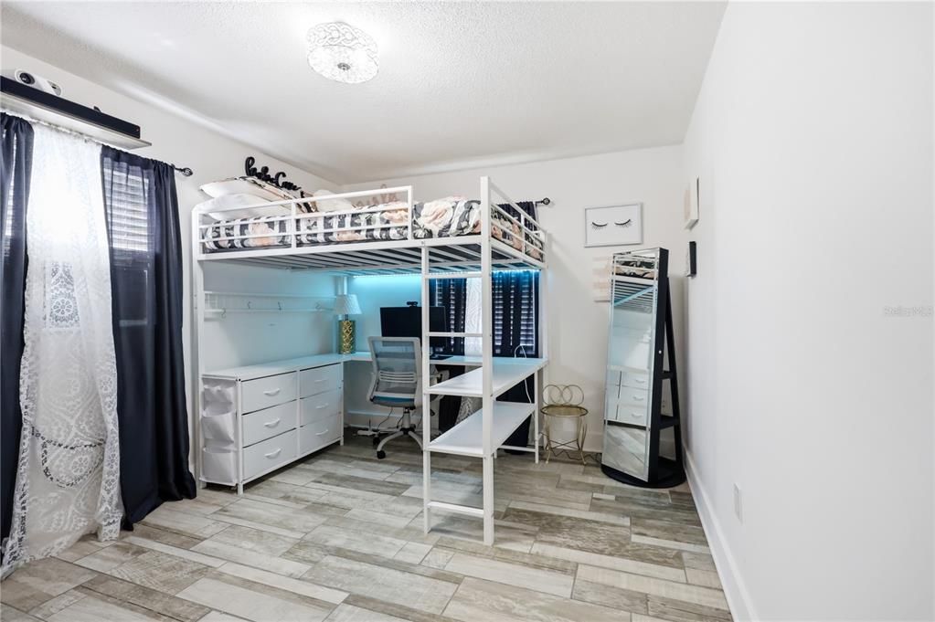 For Sale: $329,900 (3 beds, 1 baths, 1200 Square Feet)