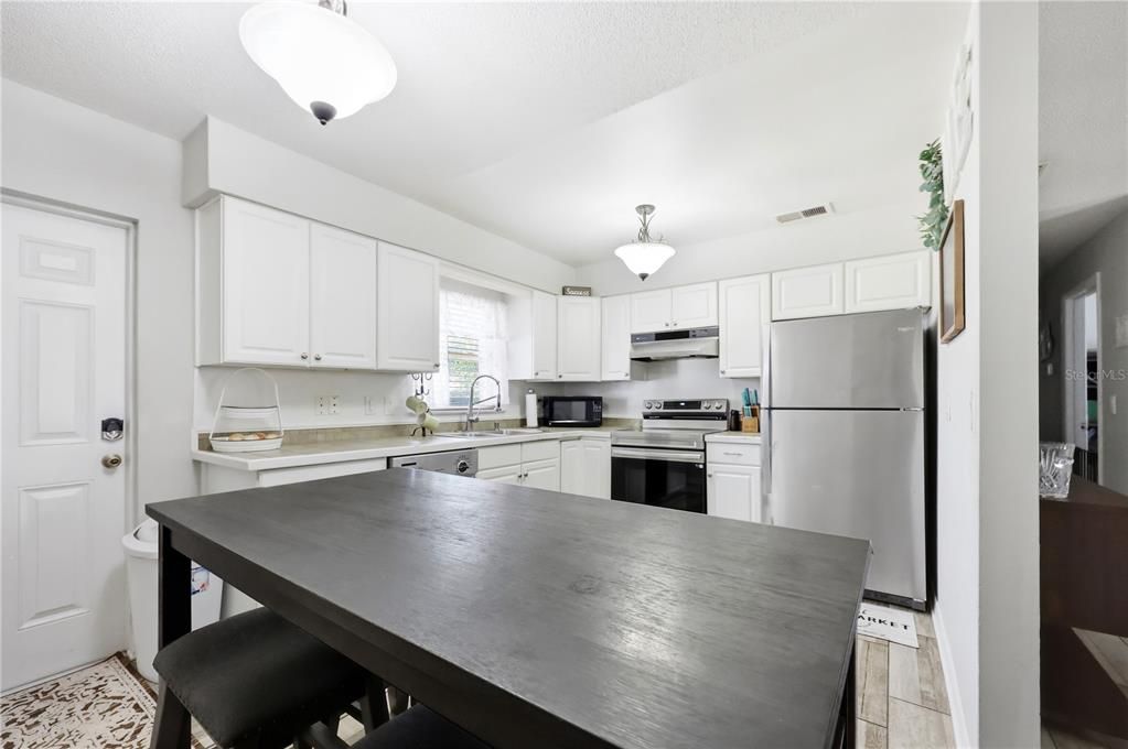 For Sale: $329,900 (3 beds, 1 baths, 1200 Square Feet)