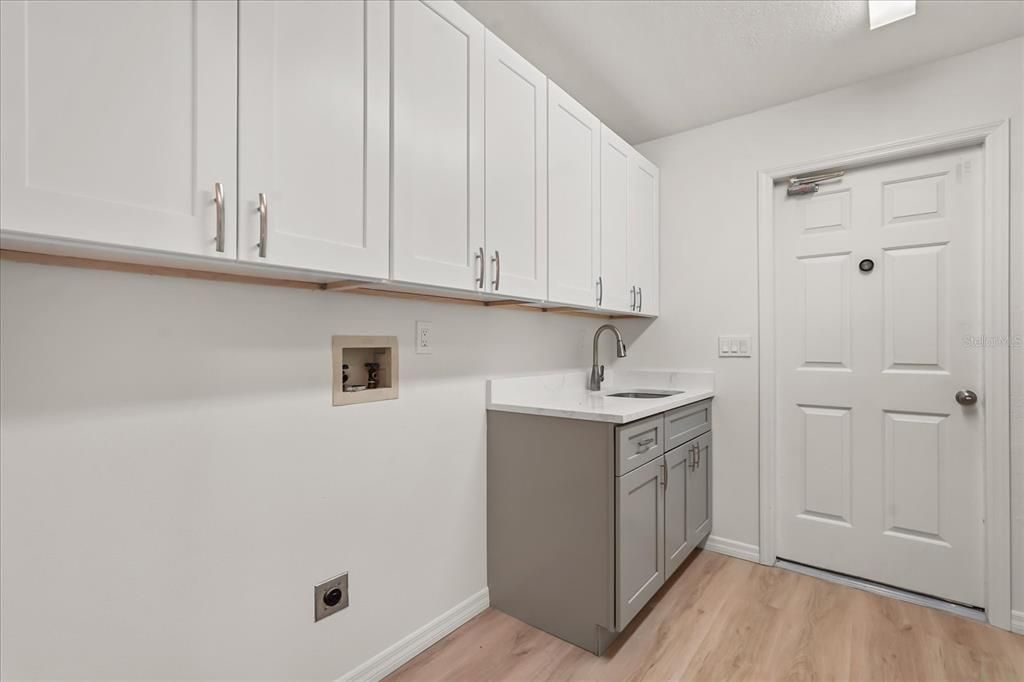 En Venta: $902,000 (4 camas, 2 baños, 2610 Pies cuadrados)