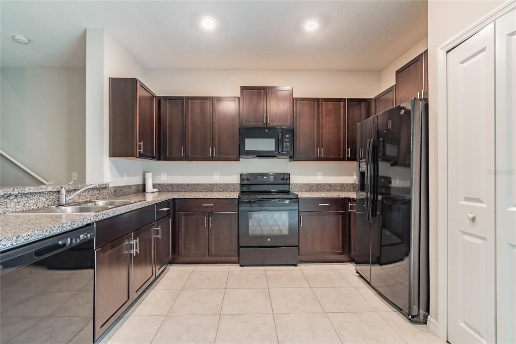 For Sale: $289,000 (3 beds, 2 baths, 1663 Square Feet)