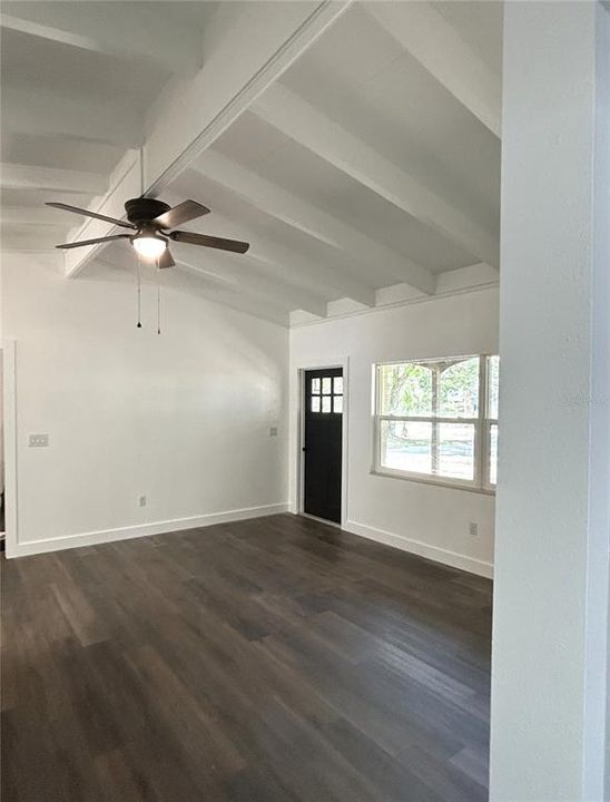For Sale: $289,900 (3 beds, 1 baths, 1330 Square Feet)