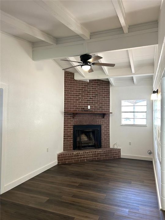 For Sale: $289,900 (3 beds, 1 baths, 1330 Square Feet)
