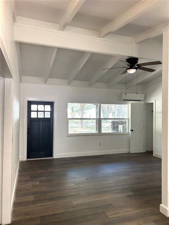 For Sale: $289,900 (3 beds, 1 baths, 1330 Square Feet)