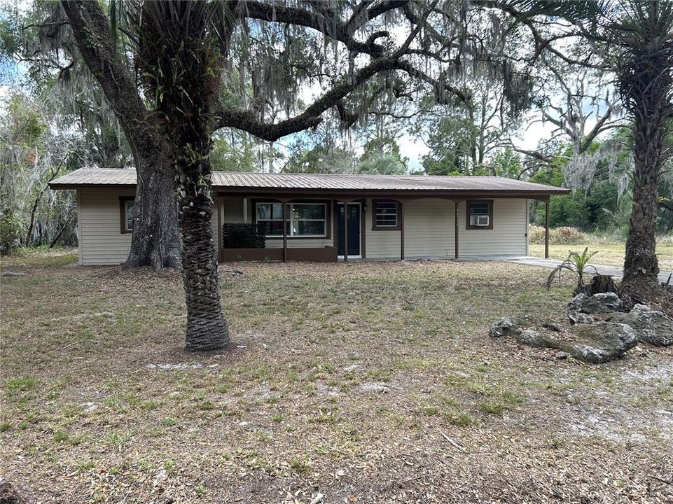 For Sale: $289,900 (3 beds, 1 baths, 1330 Square Feet)