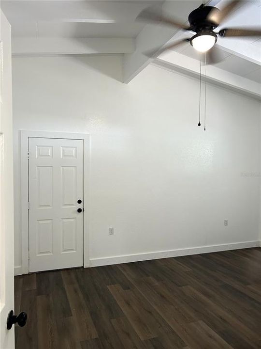 For Sale: $289,900 (3 beds, 1 baths, 1330 Square Feet)