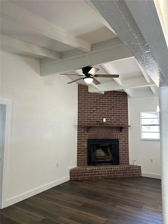 For Sale: $289,900 (3 beds, 1 baths, 1330 Square Feet)