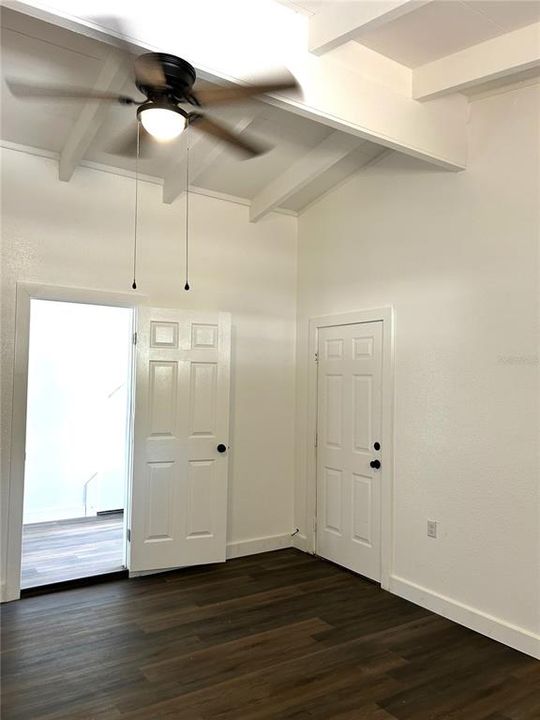 For Sale: $289,900 (3 beds, 1 baths, 1330 Square Feet)