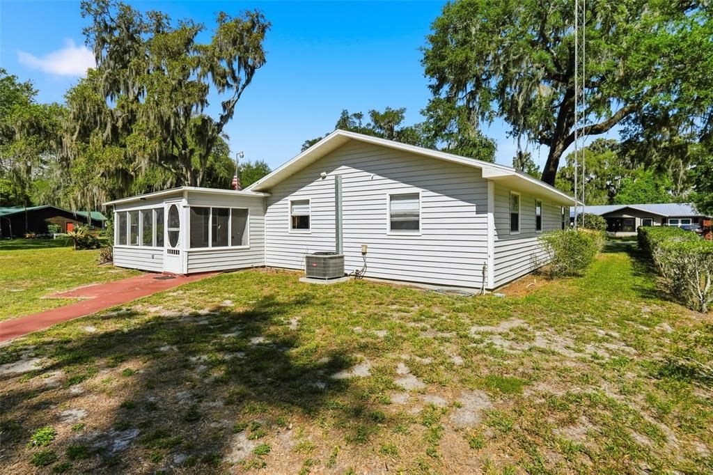 For Sale: $187,800 (2 beds, 1 baths, 1308 Square Feet)