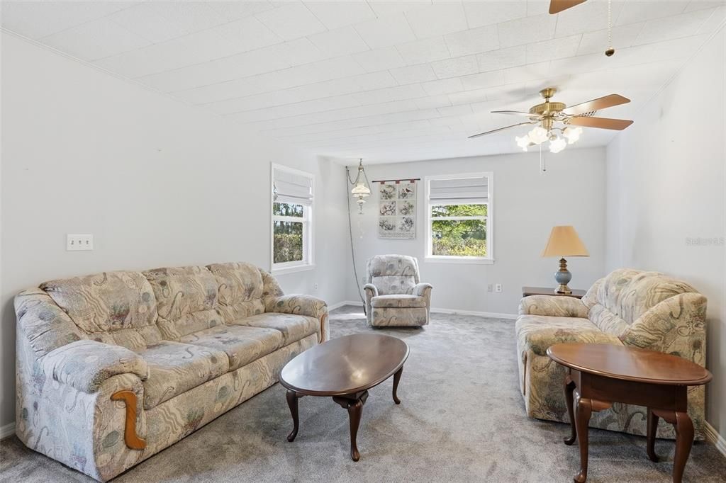 For Sale: $187,800 (2 beds, 1 baths, 1308 Square Feet)