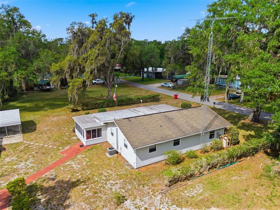 For Sale: $187,800 (2 beds, 1 baths, 1308 Square Feet)