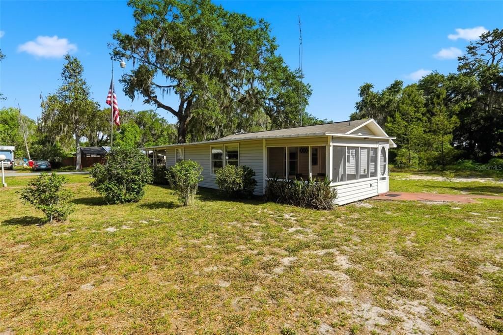 For Sale: $187,800 (2 beds, 1 baths, 1308 Square Feet)