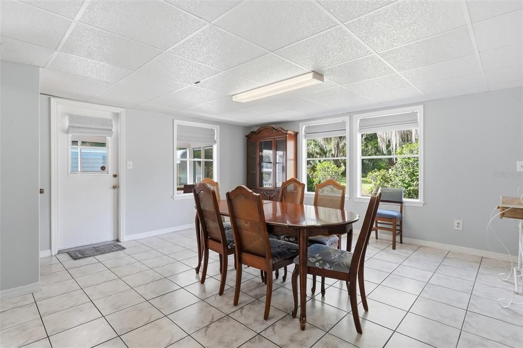 For Sale: $187,800 (2 beds, 1 baths, 1308 Square Feet)