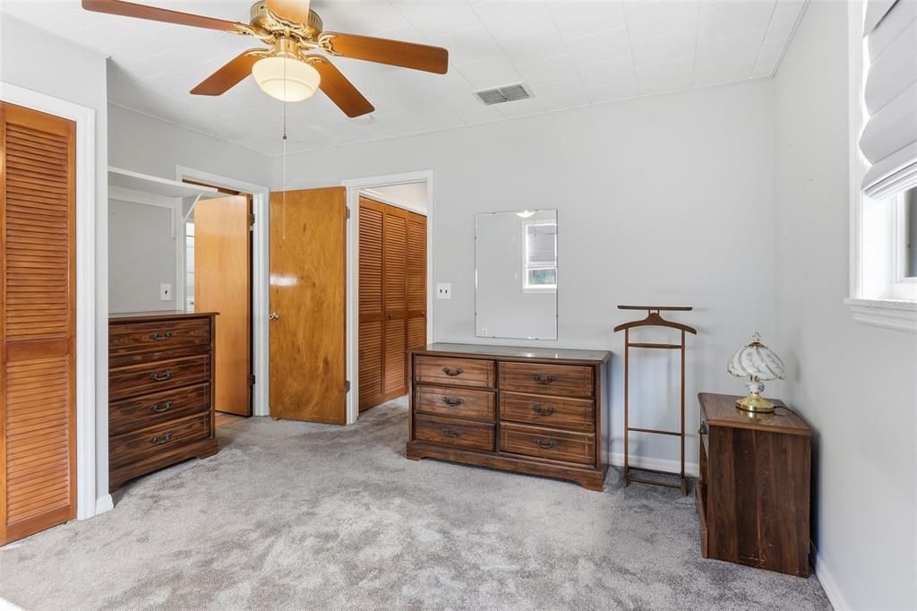 For Sale: $187,800 (2 beds, 1 baths, 1308 Square Feet)