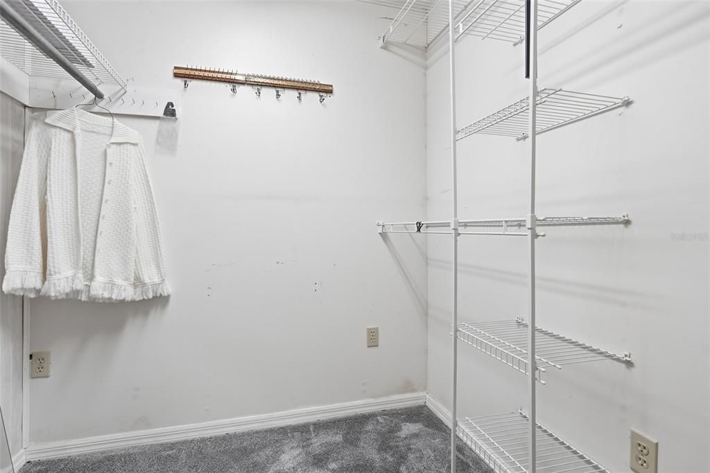 For Sale: $187,800 (2 beds, 1 baths, 1308 Square Feet)