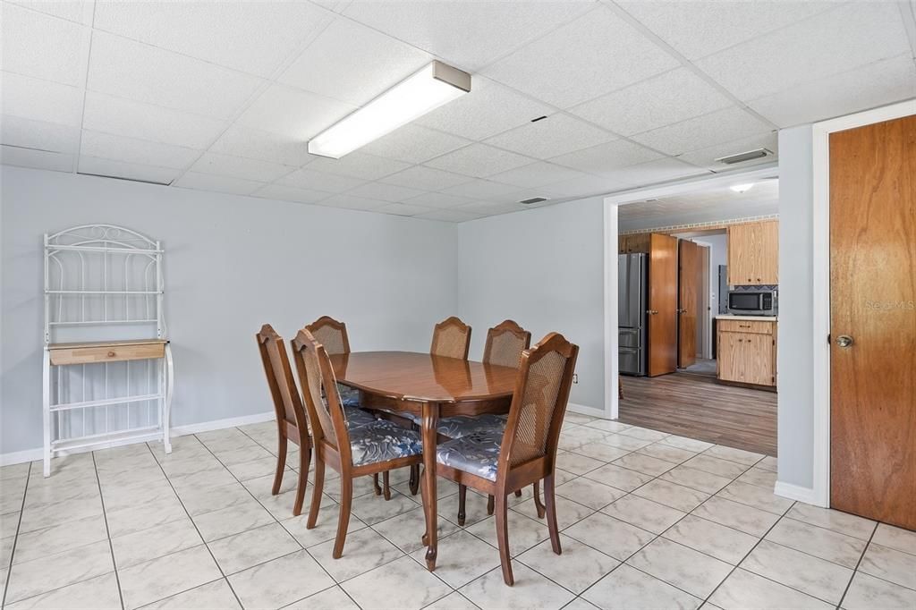 For Sale: $187,800 (2 beds, 1 baths, 1308 Square Feet)