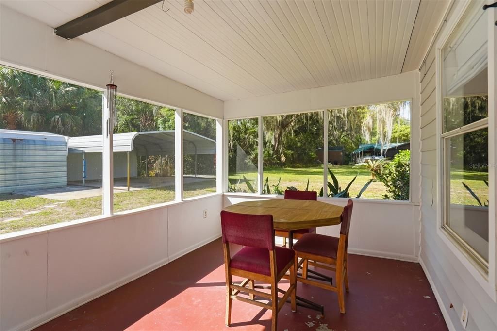 For Sale: $187,800 (2 beds, 1 baths, 1308 Square Feet)