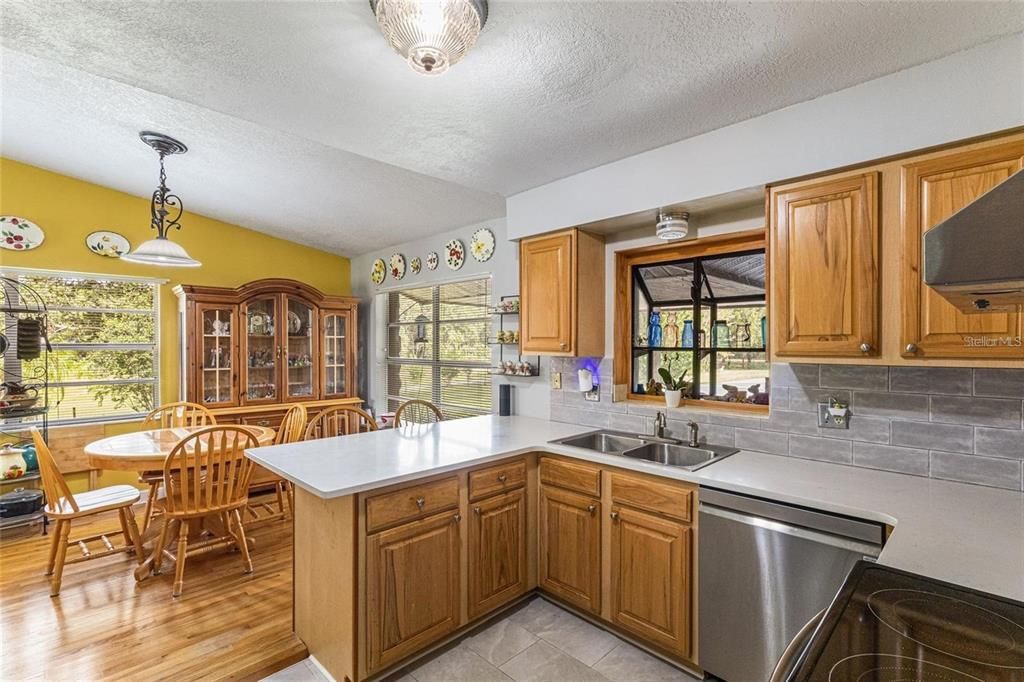 В аренду: $4,299 (3 спален, 2 ванн, 2501 Квадратных фут)