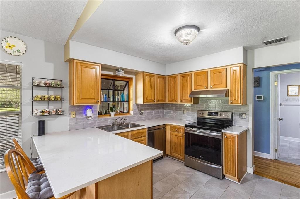 В аренду: $4,299 (3 спален, 2 ванн, 2501 Квадратных фут)